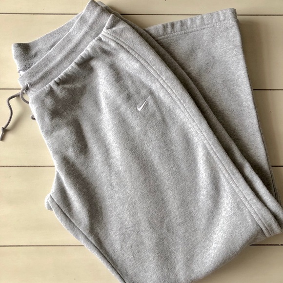 Nike Pants - Women’s Nike sweatpants